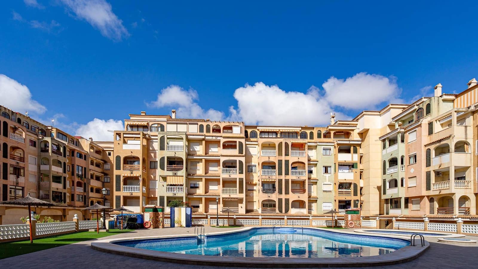 2 sypialnia Apartament na sprzedaż w Torrevieja z basenem - 134 999 € (Ref: 9884938)