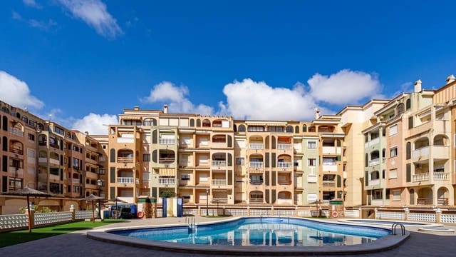 2 soveværelse Lejlighed til salg i Centro, Torrevieja med swimmingpool - € 139.999 (Ref: 9884938)