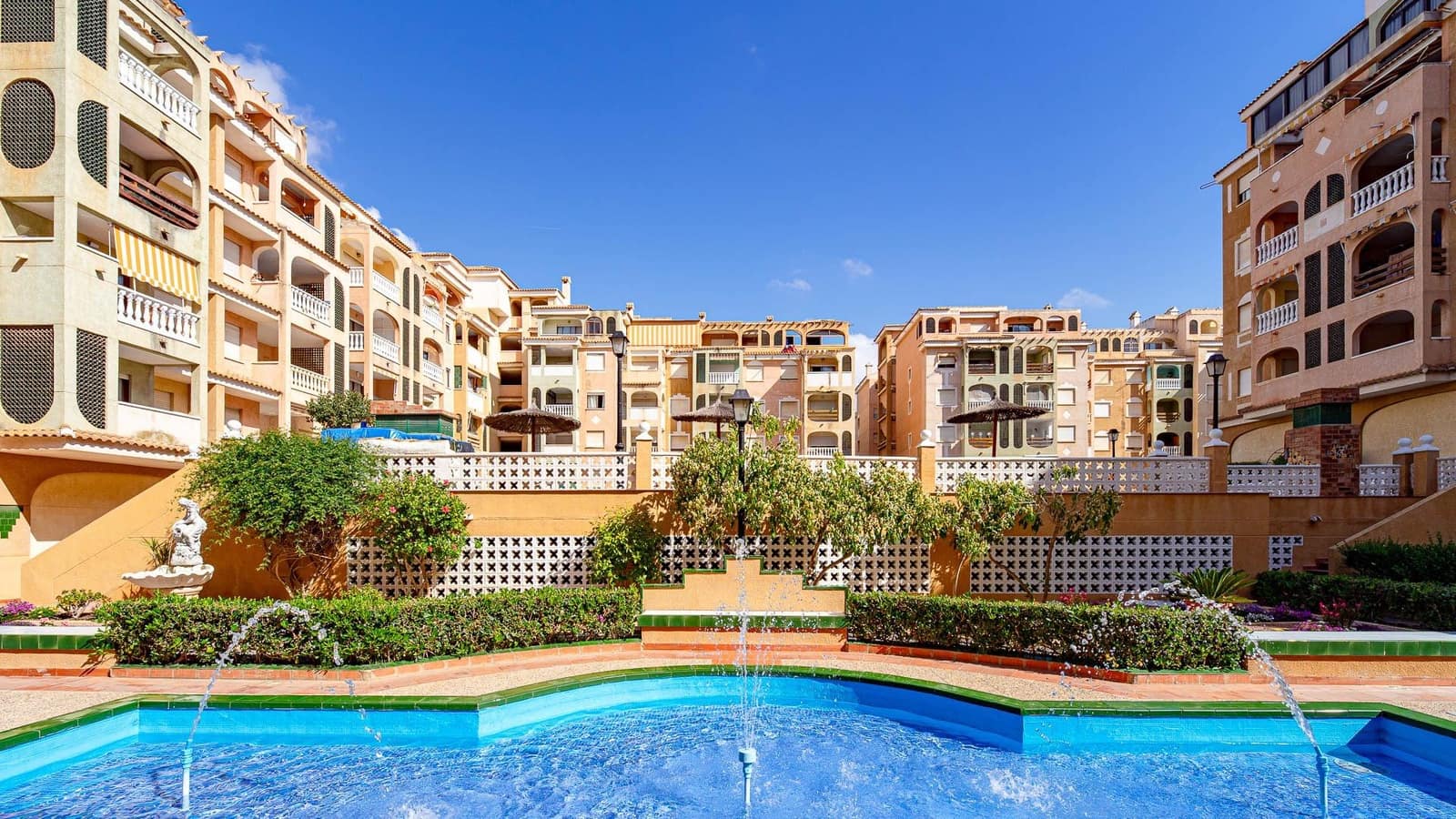 2 sypialnia Apartament na sprzedaż w Torrevieja z basenem - 134 999 € (Ref: 9884938)