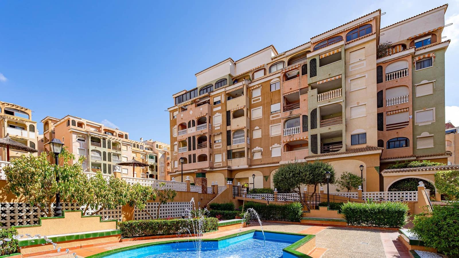 2 sypialnia Apartament na sprzedaż w Torrevieja z basenem - 134 999 € (Ref: 9884938)