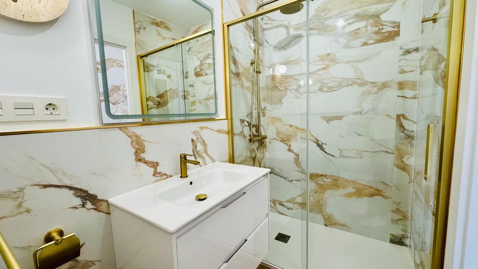 2 slaapkamer Penthouse te koop in Punta Prima met zwembad - € 220.000 (Ref: 9884939)