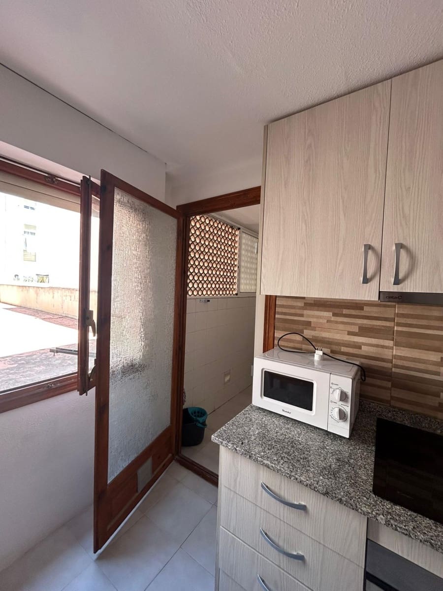 Apartamento de 2 habitaciones en Torrevieja en venta - 136.000 € (Ref: 9894005)