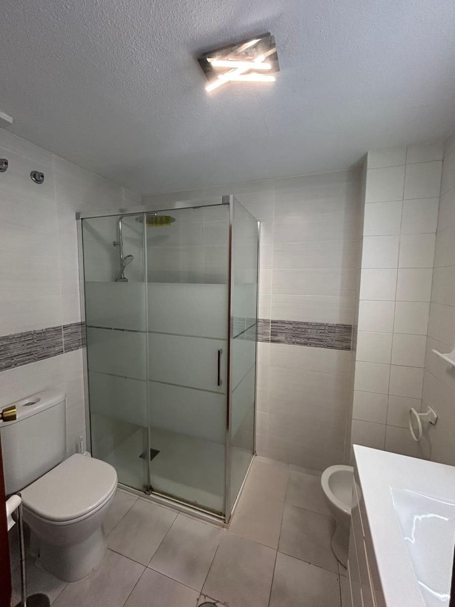 Apartamento de 2 habitaciones en Torrevieja en venta - 136.000 € (Ref: 9894005)