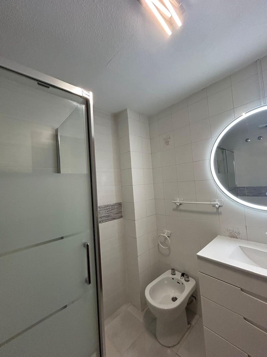 Apartamento de 2 habitaciones en Torrevieja en venta - 136.000 € (Ref: 9894005)