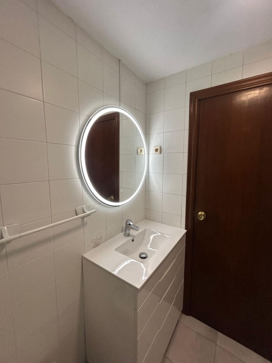 Apartamento de 2 habitaciones en Torrevieja en venta - 136.000 € (Ref: 9894005)