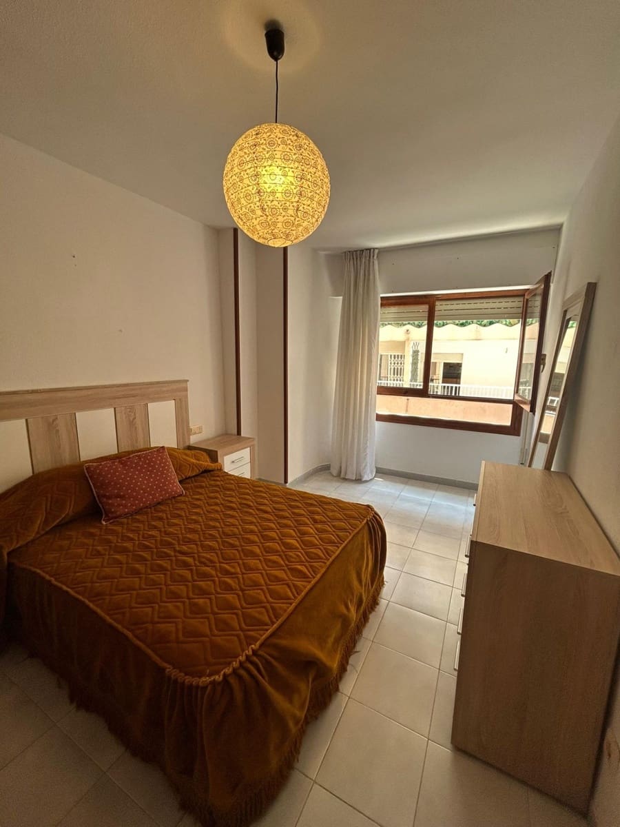 Apartamento de 2 habitaciones en Torrevieja en venta - 136.000 € (Ref: 9894005)