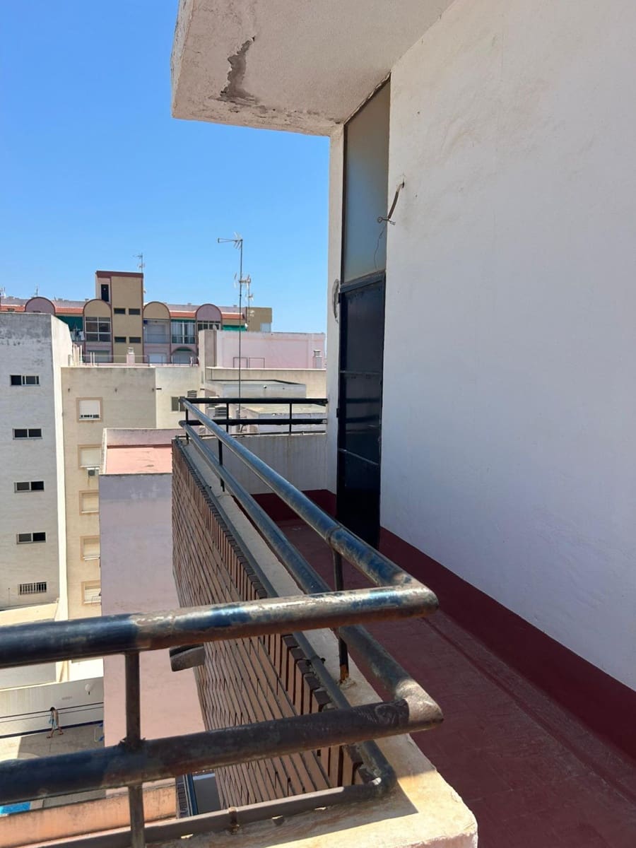 Apartamento de 2 habitaciones en Torrevieja en venta - 136.000 € (Ref: 9894005)