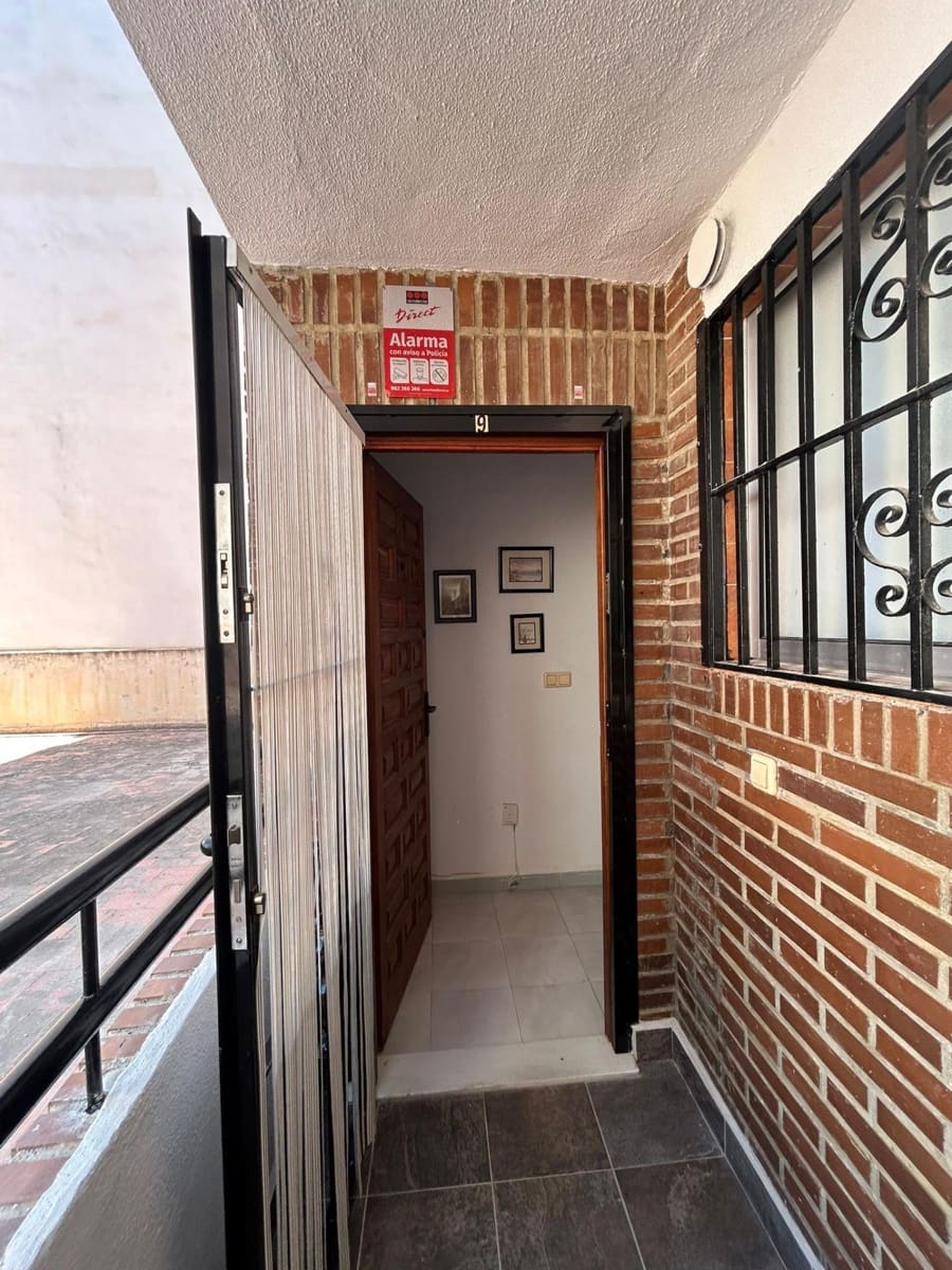 Apartamento de 2 habitaciones en Torrevieja en venta - 136.000 € (Ref: 9894005)
