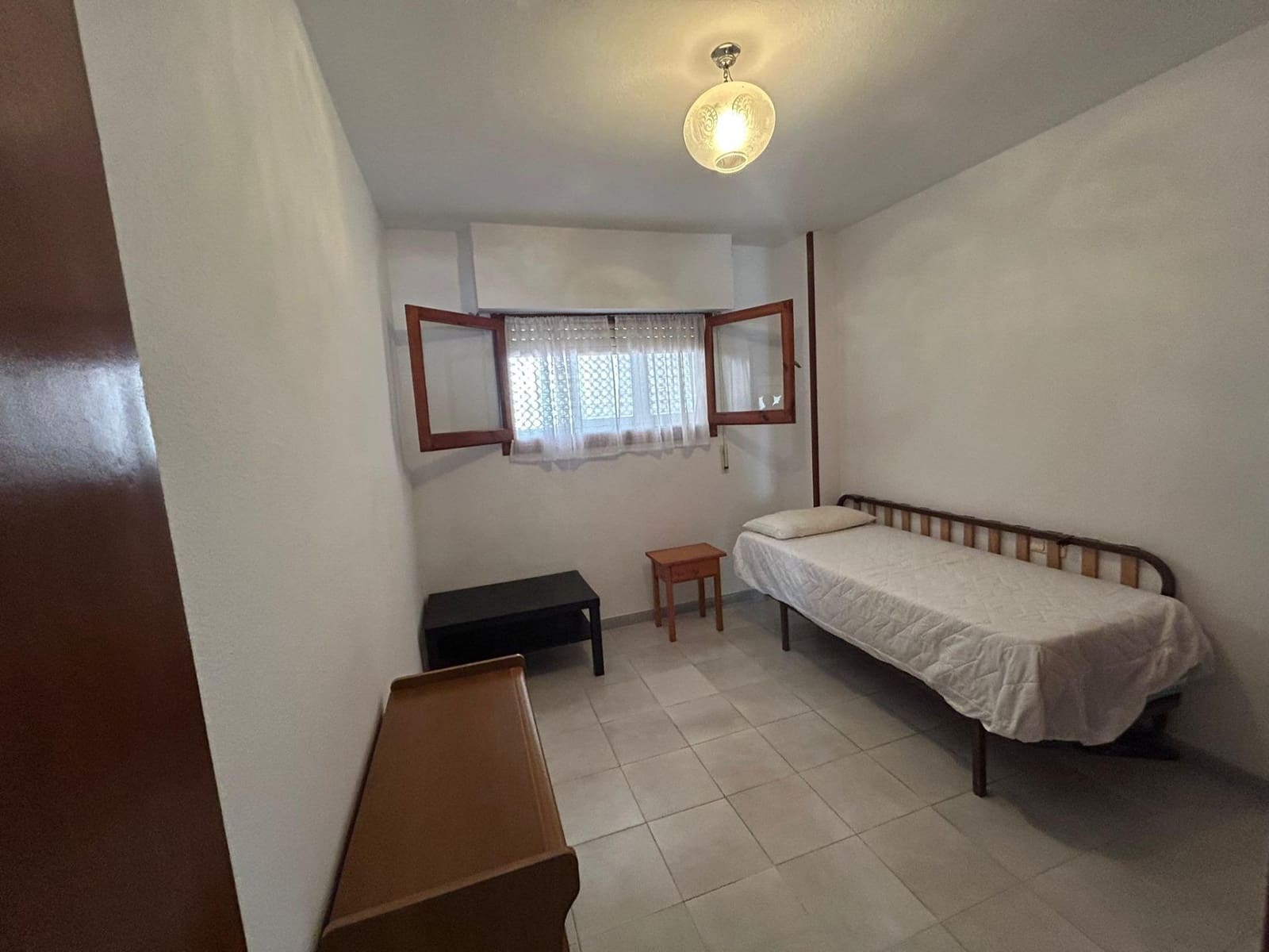 Apartamento de 2 habitaciones en Torrevieja en venta - 136.000 € (Ref: 9894005)