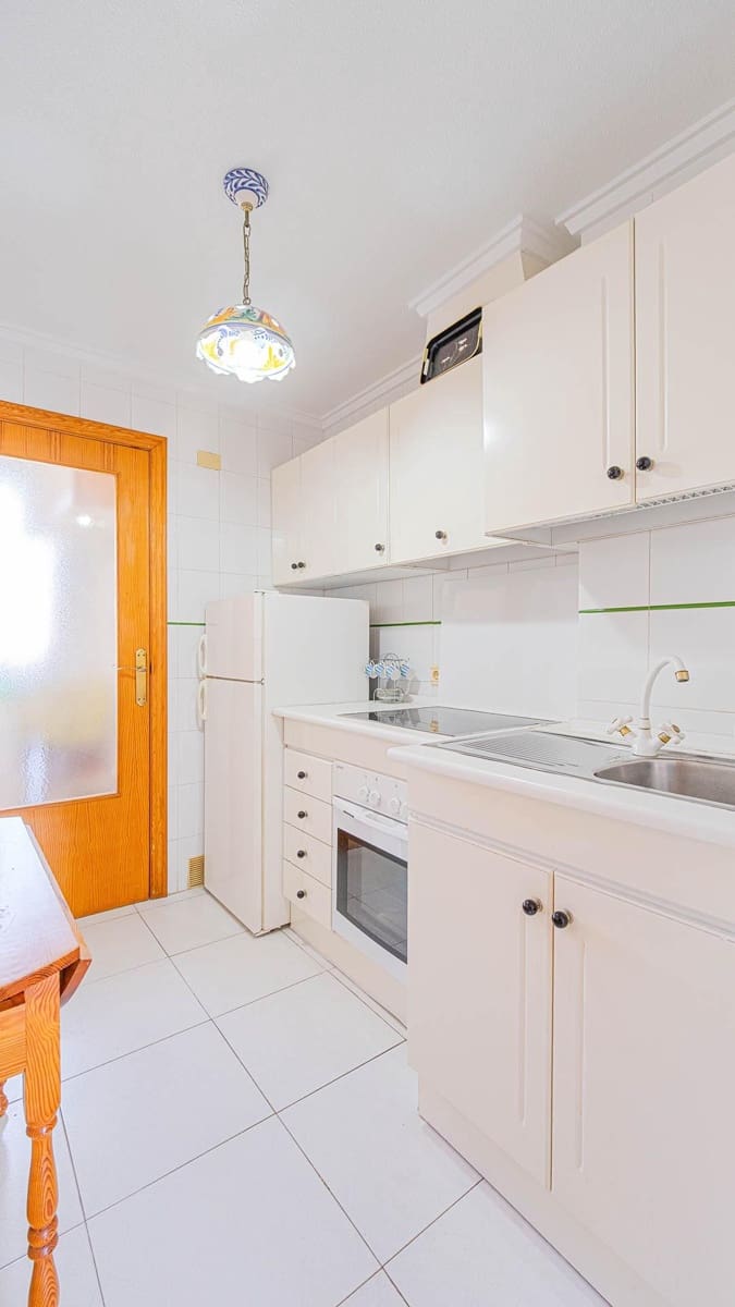 2 Zimmer Apartment zu verkaufen in Torrevieja mit Pool - 149.999 € (Ref: 9900128)