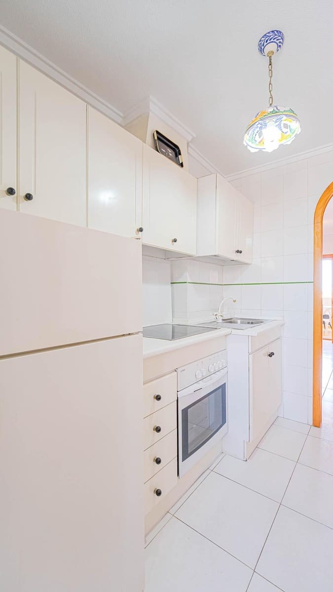 2 Zimmer Apartment zu verkaufen in Torrevieja mit Pool - 149.999 € (Ref: 9900128)