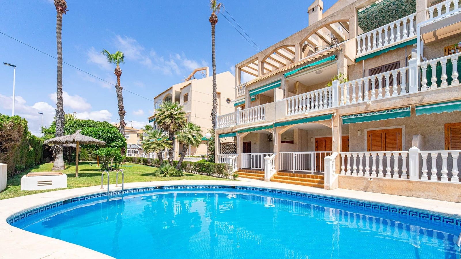 2 Zimmer Apartment zu verkaufen in Torrevieja mit Pool - 149.999 € (Ref: 9900128)