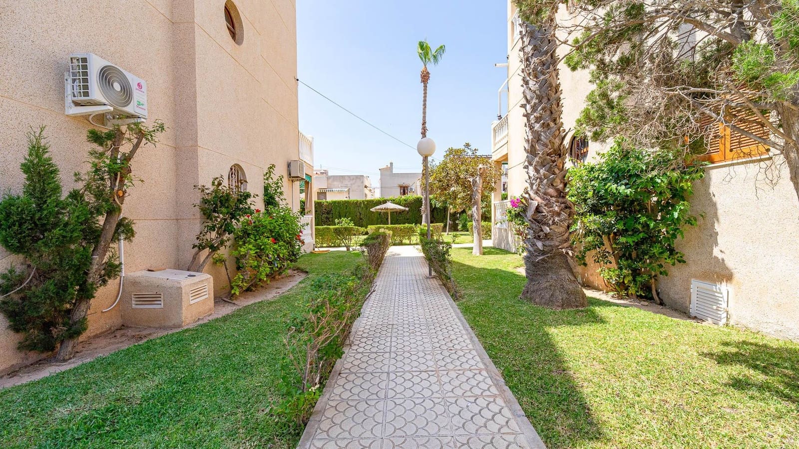 2 Zimmer Apartment zu verkaufen in Torrevieja mit Pool - 149.999 € (Ref: 9900128)