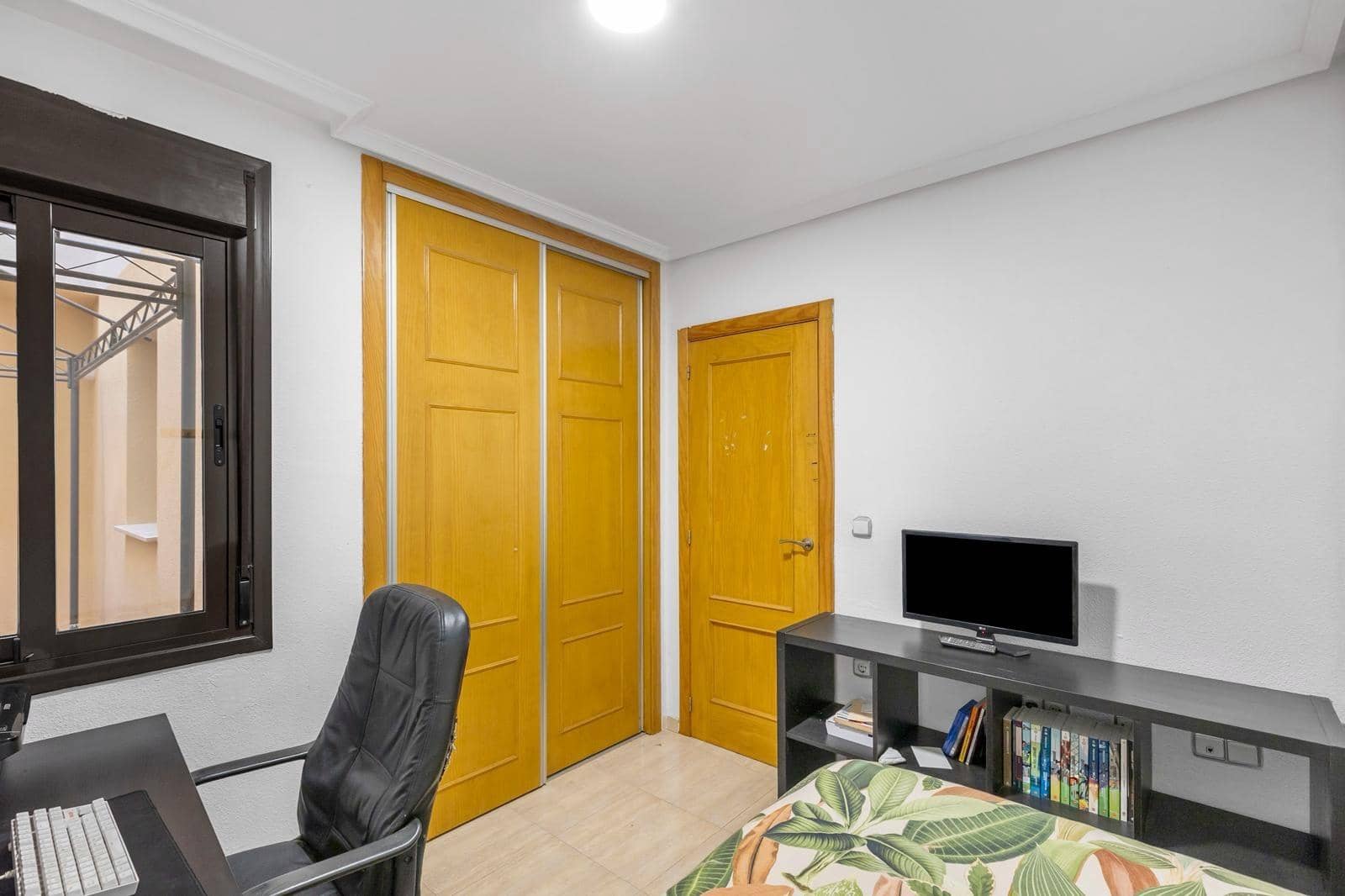 3 slaapkamer Appartement te koop in Torrevieja met zwembad garage - € 184.900 (Ref: 9913277)