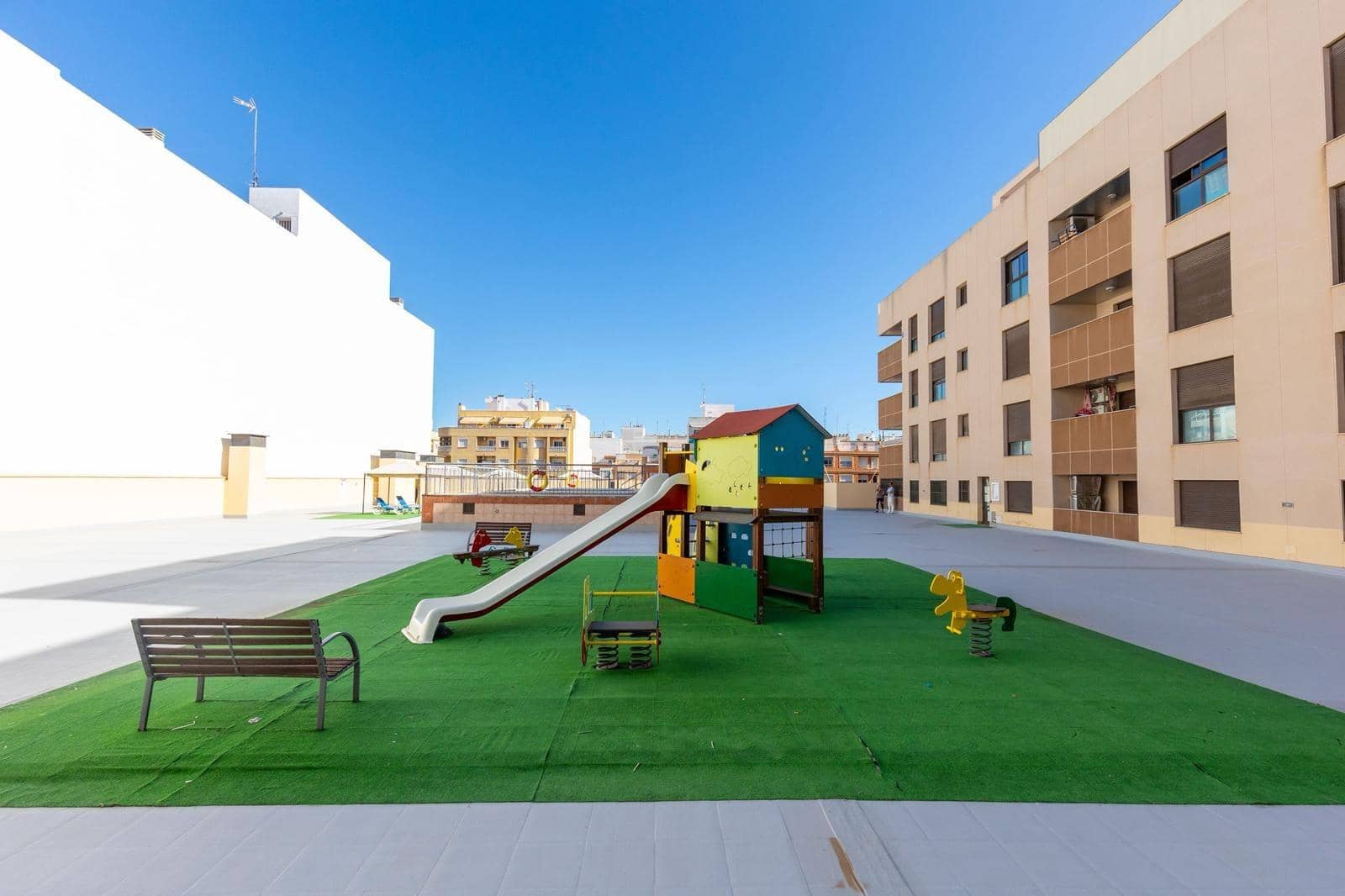 3 slaapkamer Appartement te koop in Torrevieja met zwembad garage - € 184.900 (Ref: 9913277)