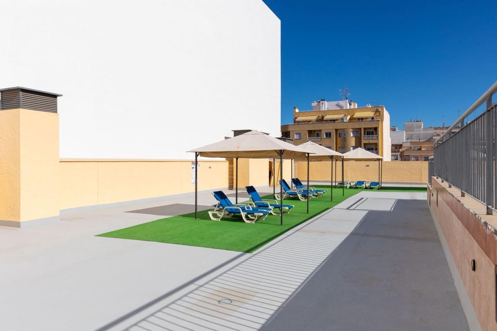 3 slaapkamer Appartement te koop in Torrevieja met zwembad garage - € 184.900 (Ref: 9913277)