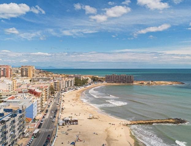 Ático de 3 habitaciones en Centro, Torrevieja en venta - 329.000 € (Ref: 9913278)