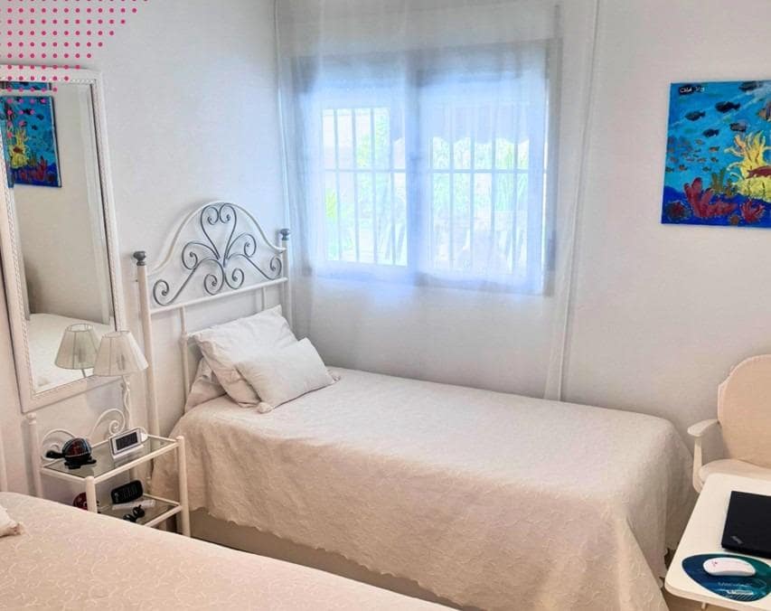Ático de 3 habitaciones en Torrevieja en venta con piscina - 329.000 € (Ref: 9913278)
