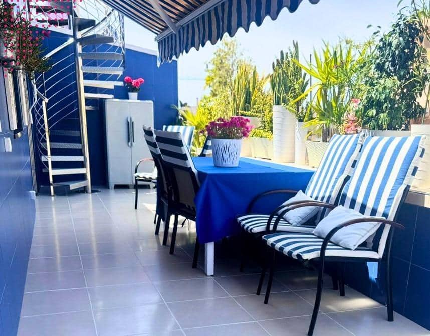 Ático de 3 habitaciones en Torrevieja en venta con piscina - 329.000 € (Ref: 9913278)