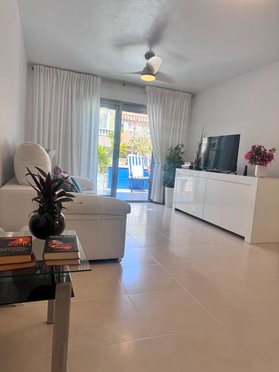 Ático de 3 habitaciones en Torrevieja en venta con piscina - 329.000 € (Ref: 9913278)
