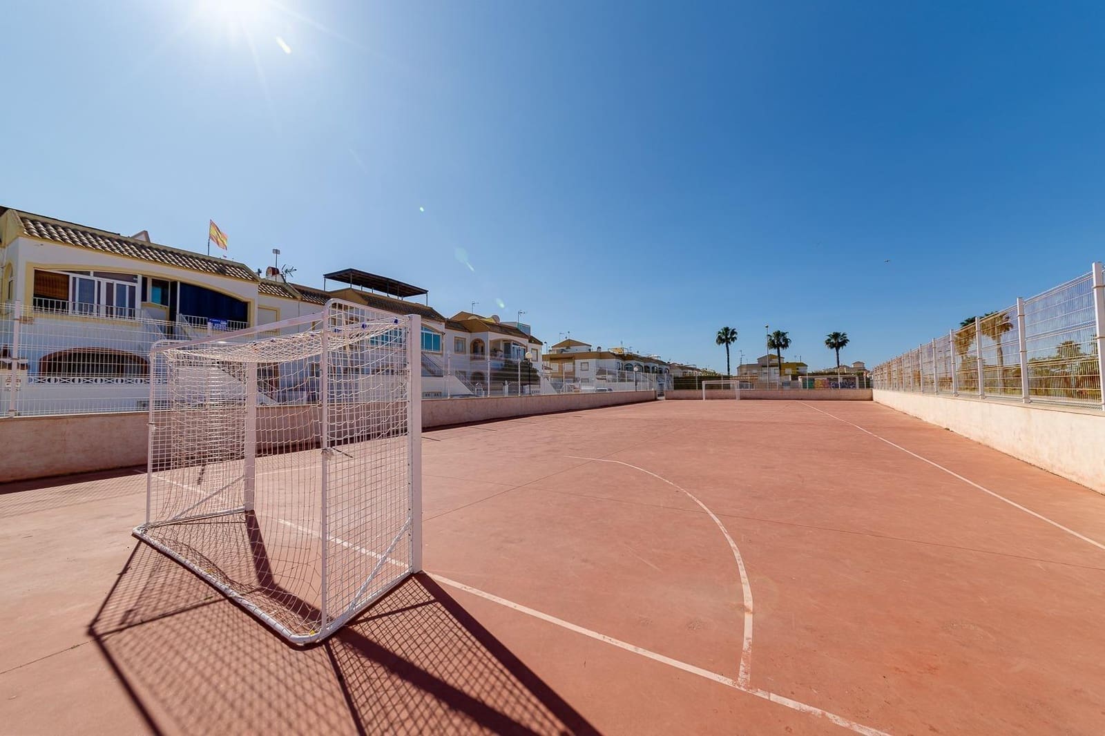 2 quarto Moradia em Banda para venda em El Limonar com piscina - 159 999 € (Ref: 9930821)