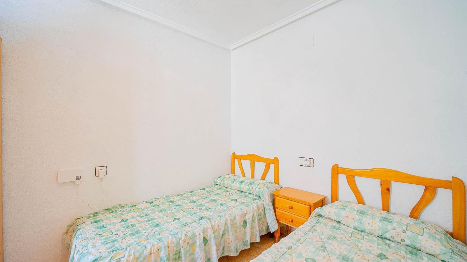 2 quarto Moradia em Banda para venda em El Limonar com piscina - 159 999 € (Ref: 9930821)