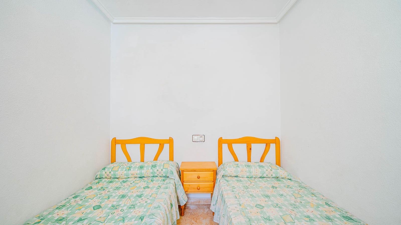 2 quarto Moradia em Banda para venda em El Limonar com piscina - 159 999 € (Ref: 9930821)