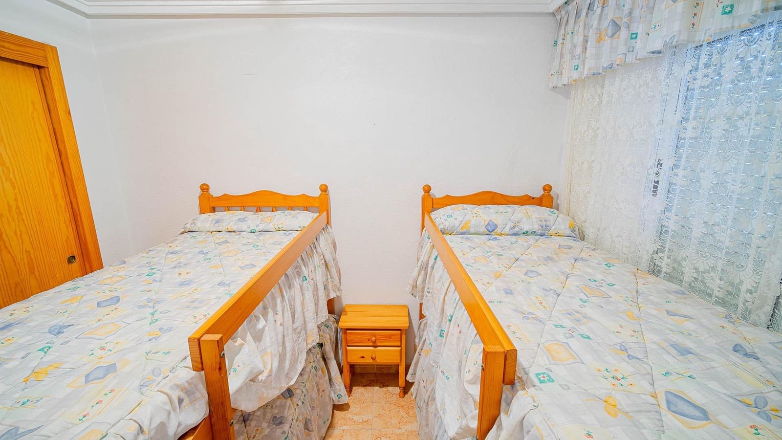 2 quarto Moradia em Banda para venda em El Limonar com piscina - 159 999 € (Ref: 9930821)