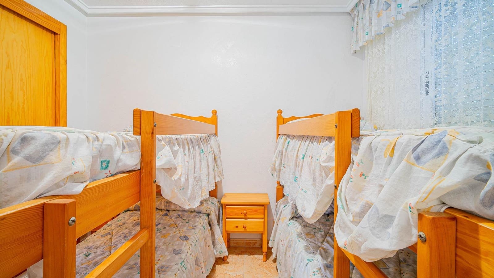 2 quarto Moradia em Banda para venda em El Limonar com piscina - 159 999 € (Ref: 9930821)