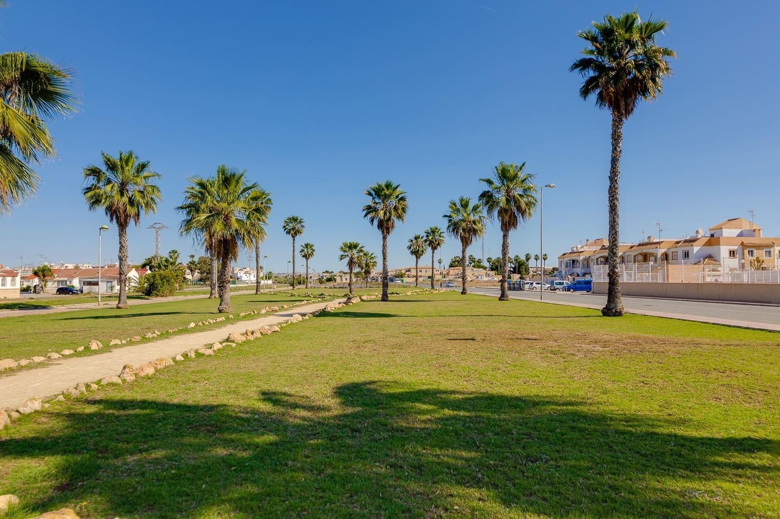 2 quarto Moradia em Banda para venda em El Limonar com piscina - 159 999 € (Ref: 9930821)