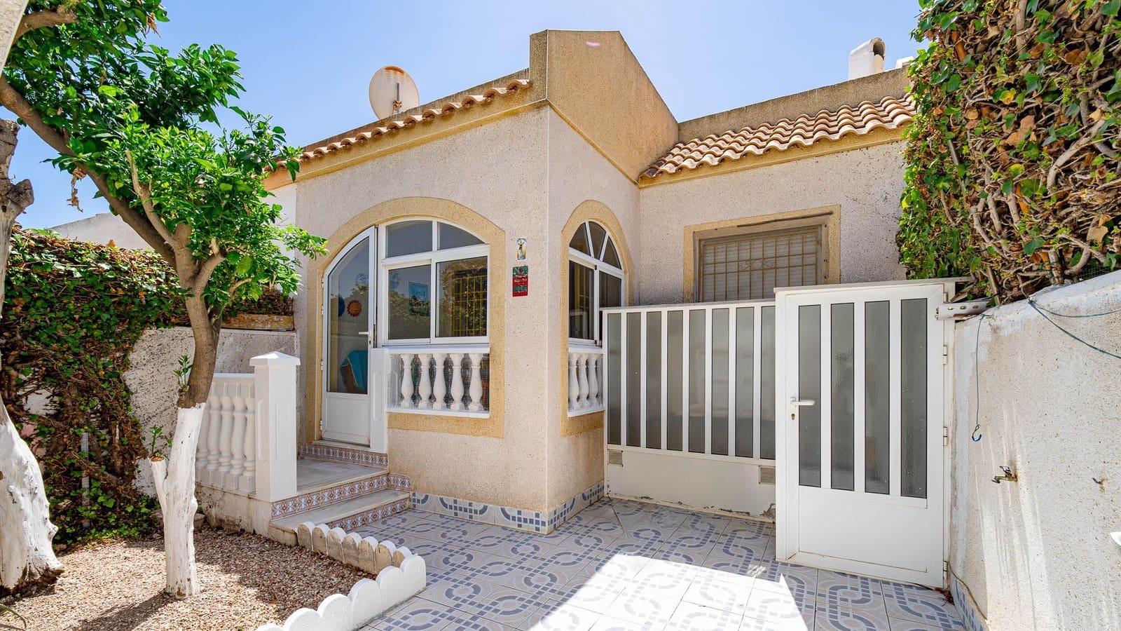 2 quarto Moradia em Banda para venda em El Limonar com piscina - 159 999 € (Ref: 9930821)