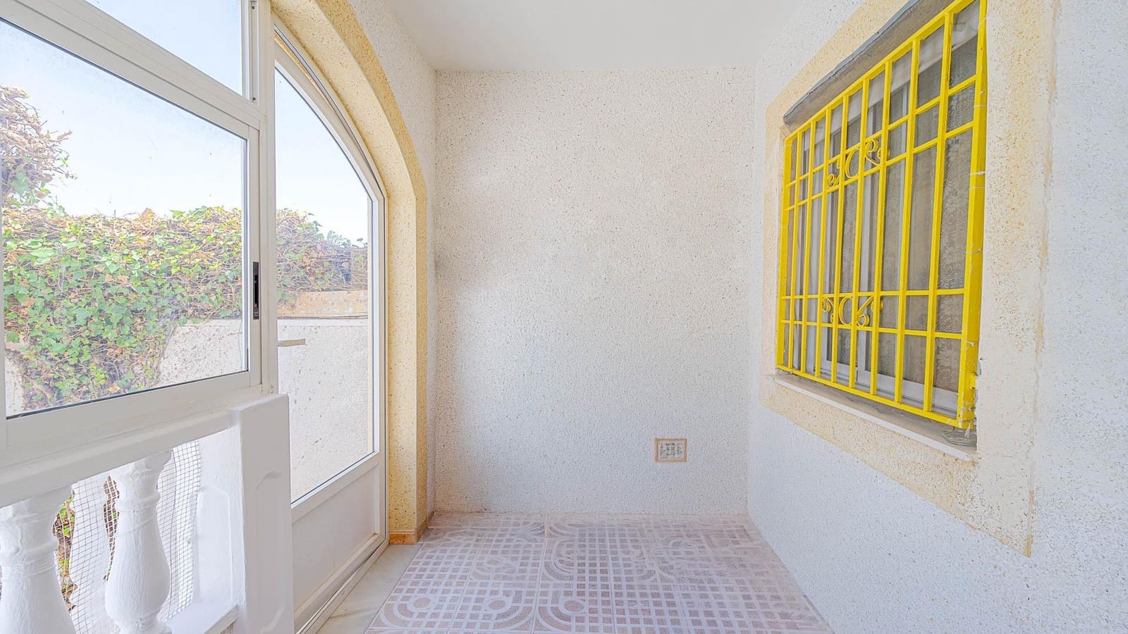 2 quarto Moradia em Banda para venda em El Limonar com piscina - 159 999 € (Ref: 9930821)