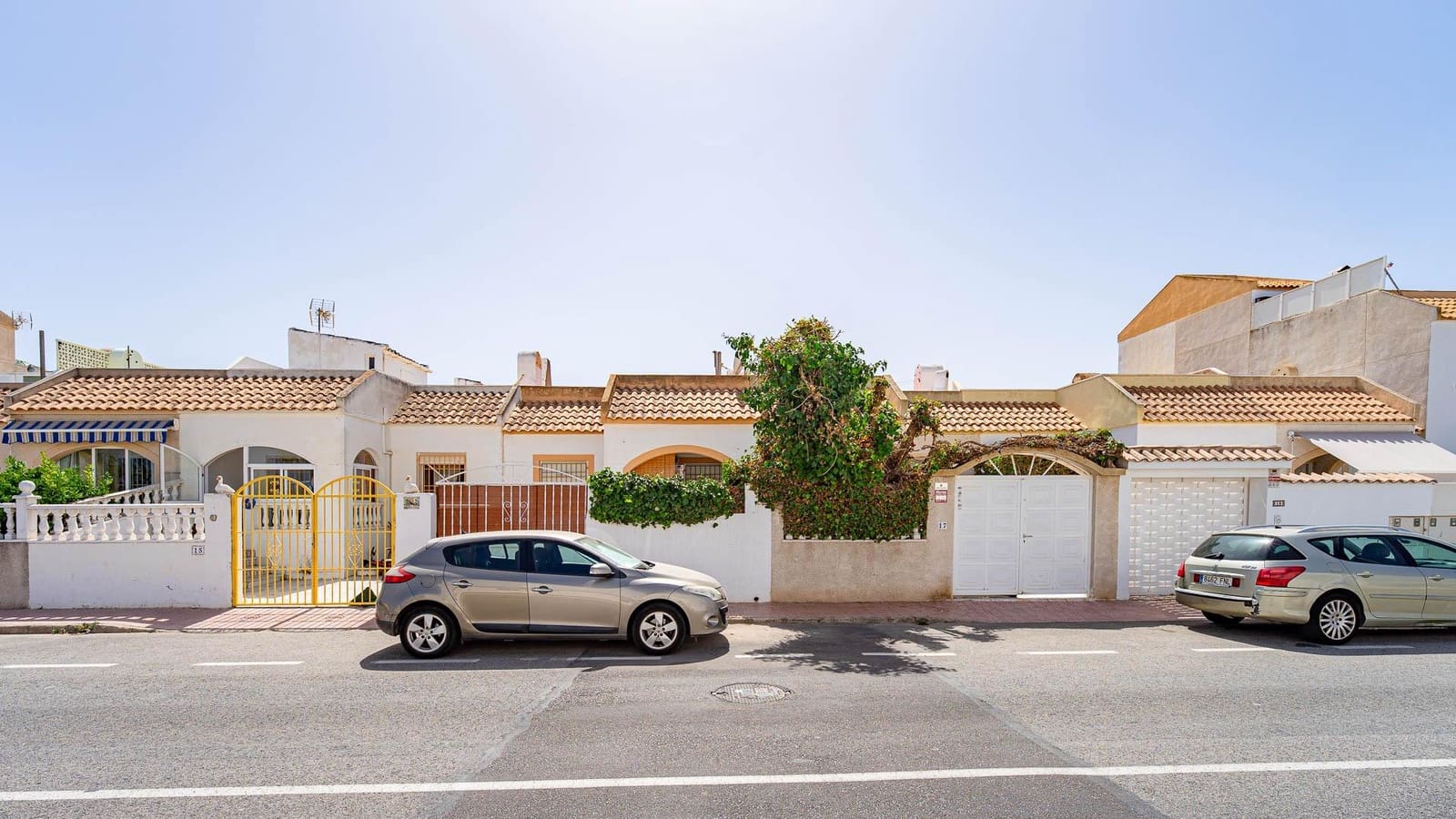 2 quarto Moradia em Banda para venda em El Limonar com piscina - 159 999 € (Ref: 9930821)