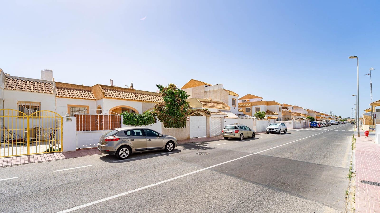 2 quarto Moradia em Banda para venda em El Limonar com piscina - 159 999 € (Ref: 9930821)
