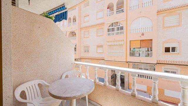 1 bedroom Apartment for sale in Torrevieja - € 95,000 (Ref: 9949897)