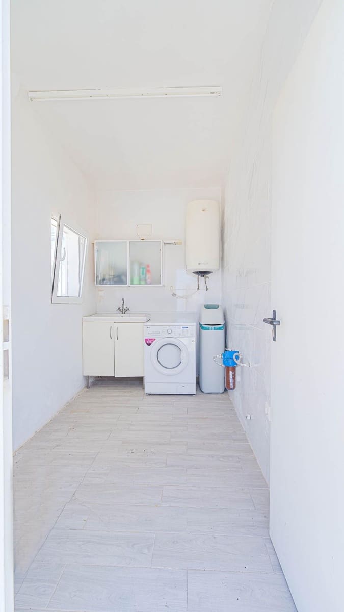 4 soveværelse Villa til salg i Torrevieja med swimmingpool - € 650.000 (Ref: 9954337)
