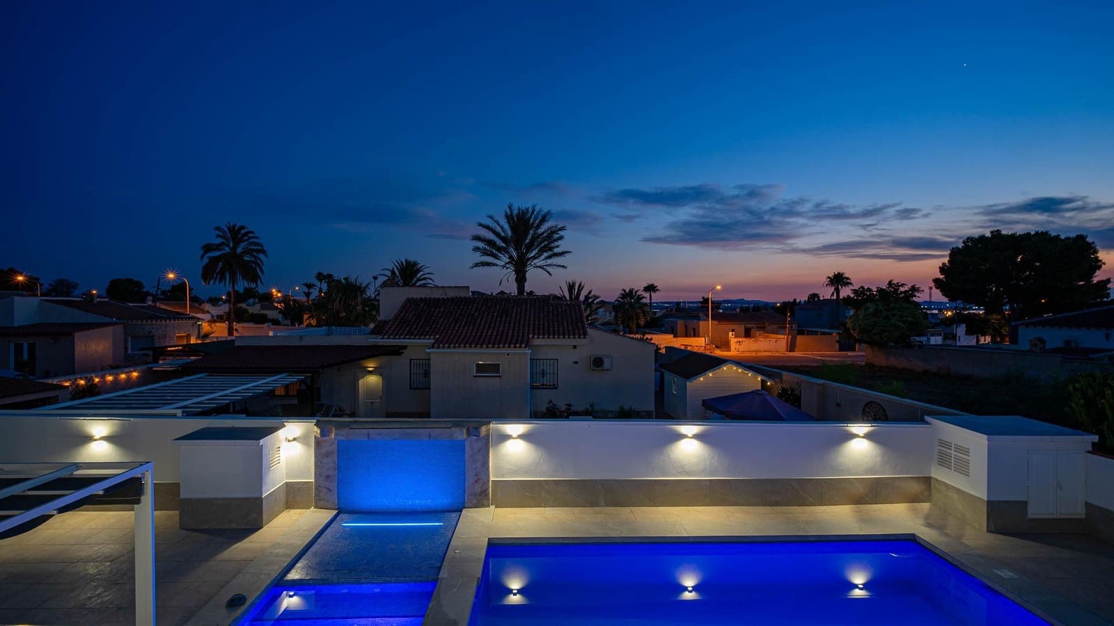 4 soveværelse Villa til salg i Torrevieja med swimmingpool - € 650.000 (Ref: 9954337)