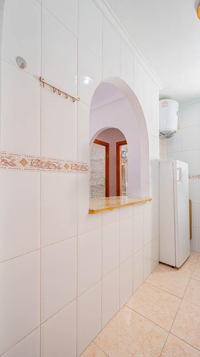 2 chambre Appartement à vendre à Torrevieja avec piscine - 99 999 € (Ref: 9975541)