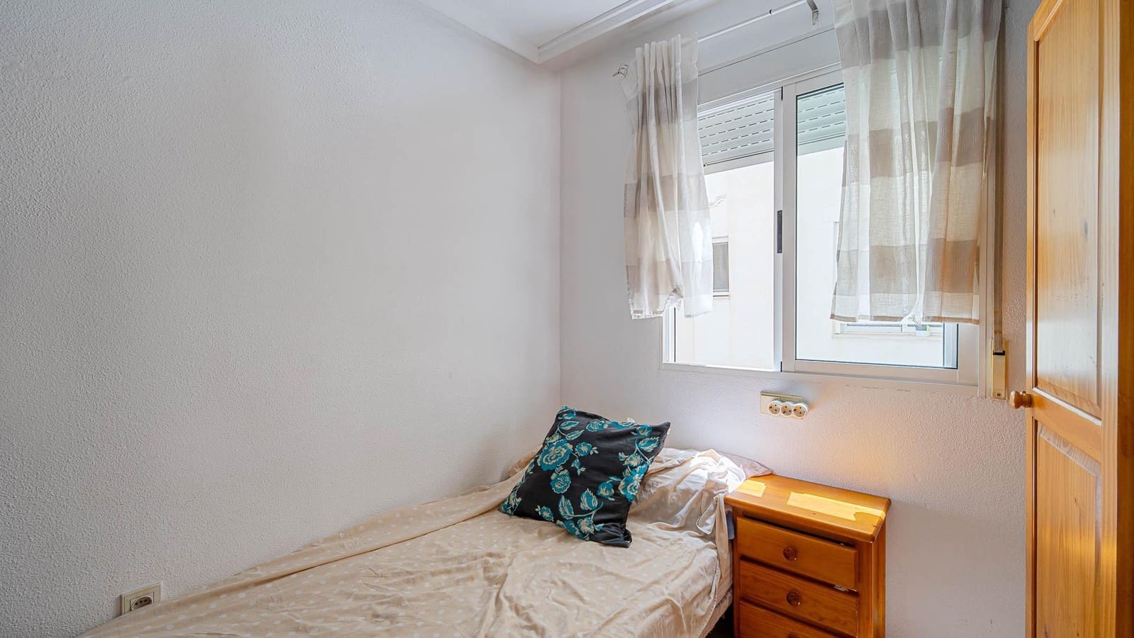 2 chambre Appartement à vendre à Torrevieja avec piscine - 99 999 € (Ref: 9975541)