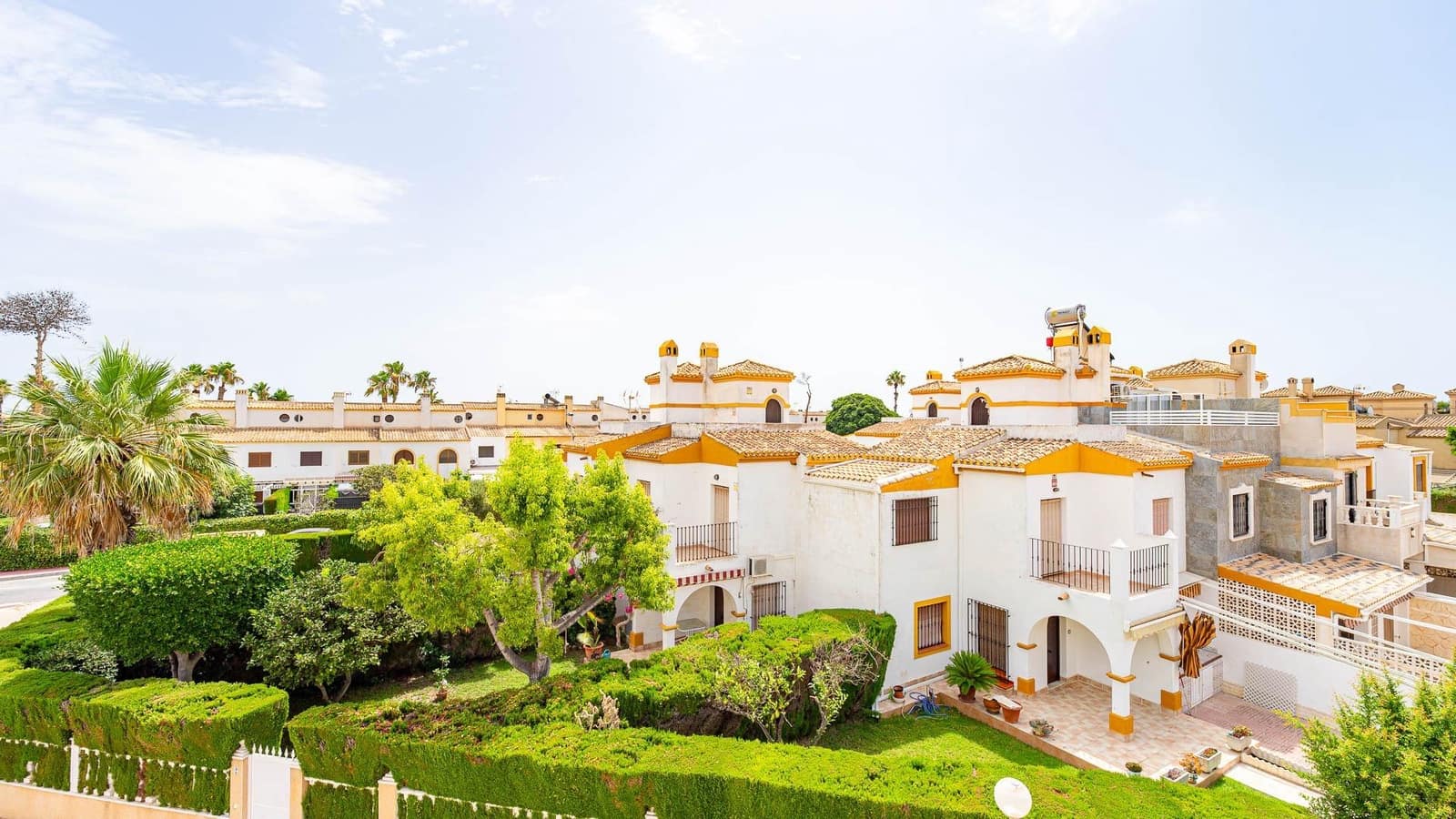 2 bedroom Apartment for sale in Torrevieja with pool - € 144,999 (Ref: 9975560)