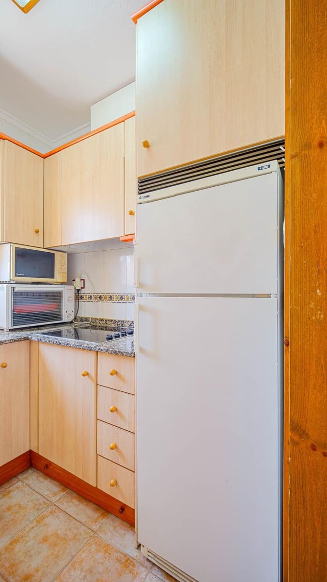 2 makuuhuone Huoneisto myytävänä paikassa Torrevieja mukana uima-altaan - 144 999 € (Ref: 9975560)