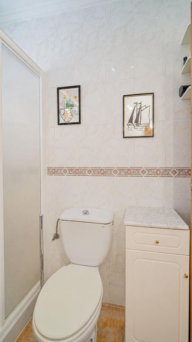 2 makuuhuone Huoneisto myytävänä paikassa Torrevieja mukana uima-altaan - 144 999 € (Ref: 9975560)