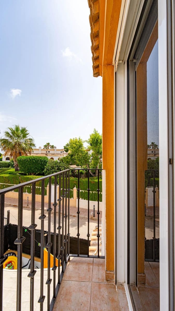 2 makuuhuone Huoneisto myytävänä paikassa Torrevieja mukana uima-altaan - 144 999 € (Ref: 9975560)