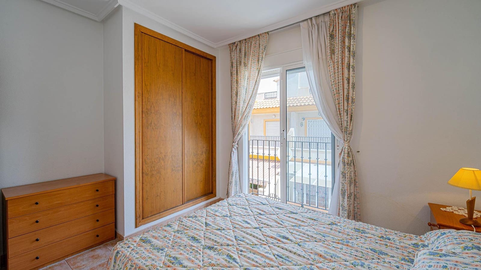 2 makuuhuone Huoneisto myytävänä paikassa Torrevieja mukana uima-altaan - 144 999 € (Ref: 9975560)