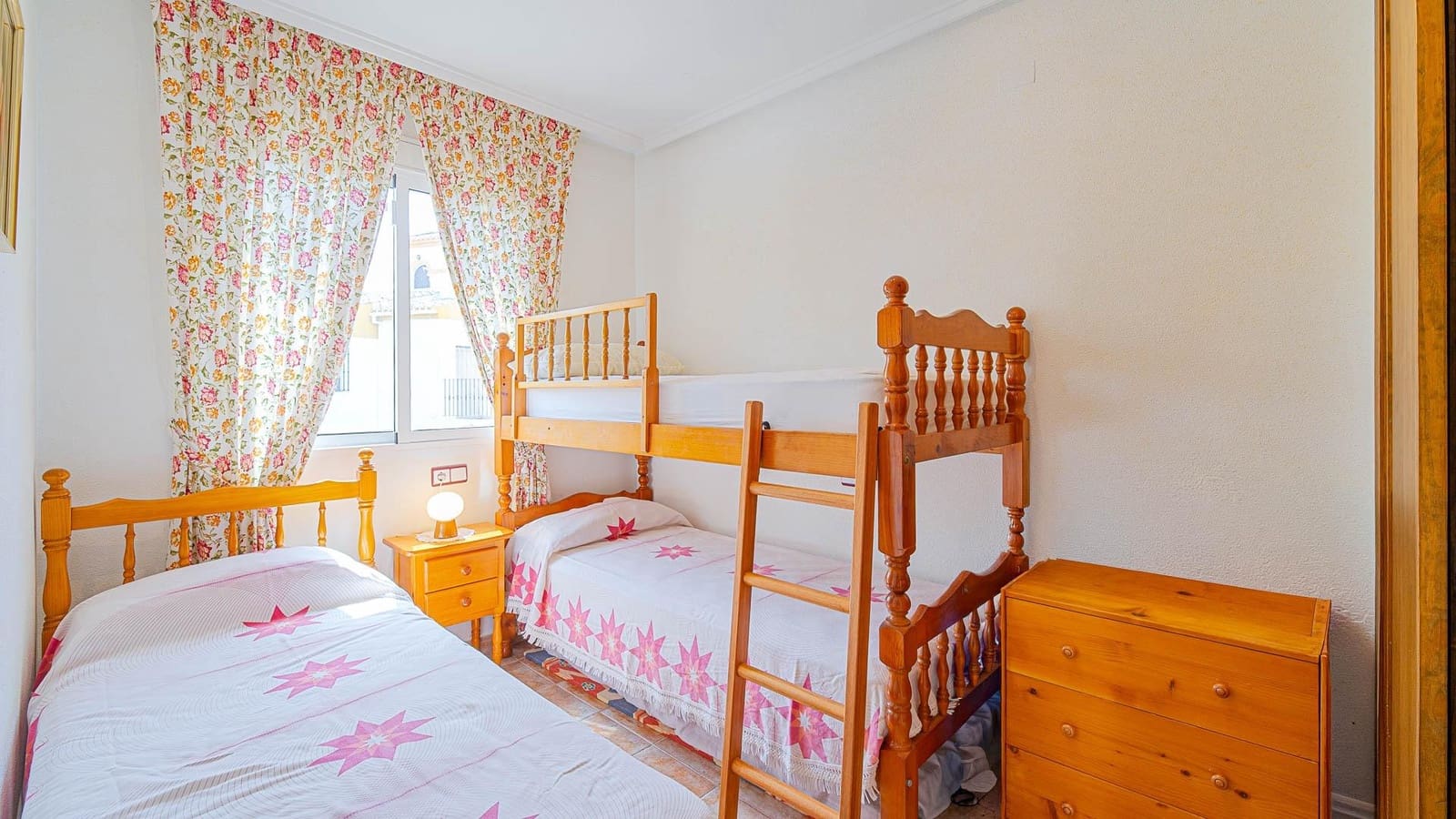 2 makuuhuone Huoneisto myytävänä paikassa Torrevieja mukana uima-altaan - 144 999 € (Ref: 9975560)