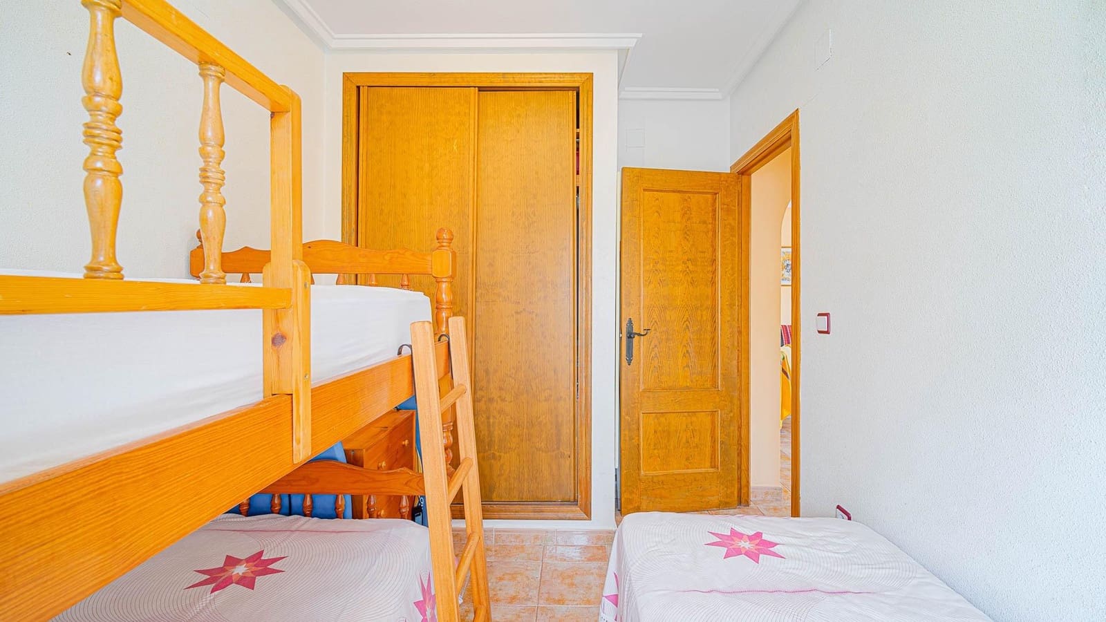 2 makuuhuone Huoneisto myytävänä paikassa Torrevieja mukana uima-altaan - 144 999 € (Ref: 9975560)