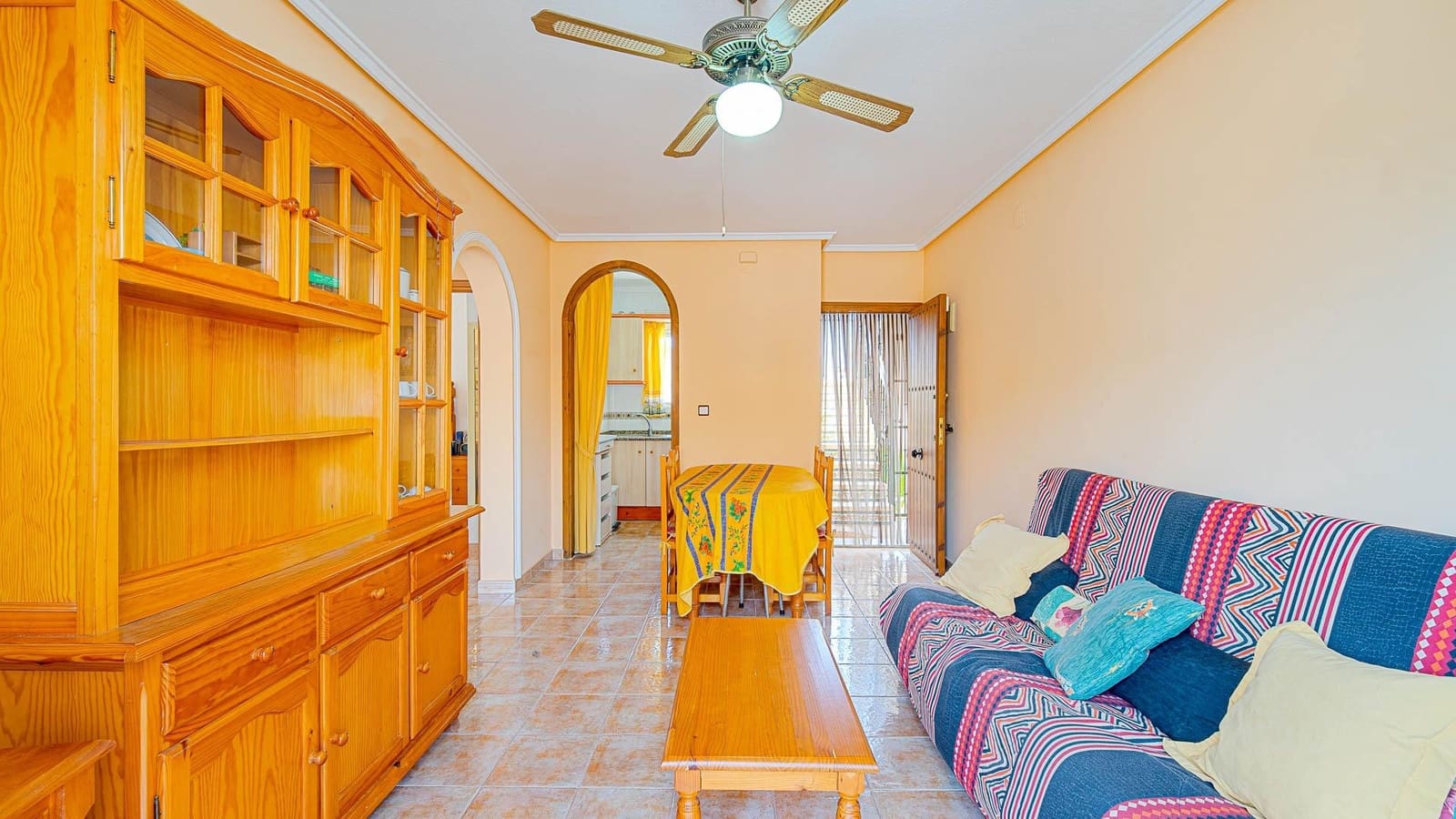 2 makuuhuone Huoneisto myytävänä paikassa Torrevieja mukana uima-altaan - 144 999 € (Ref: 9975560)