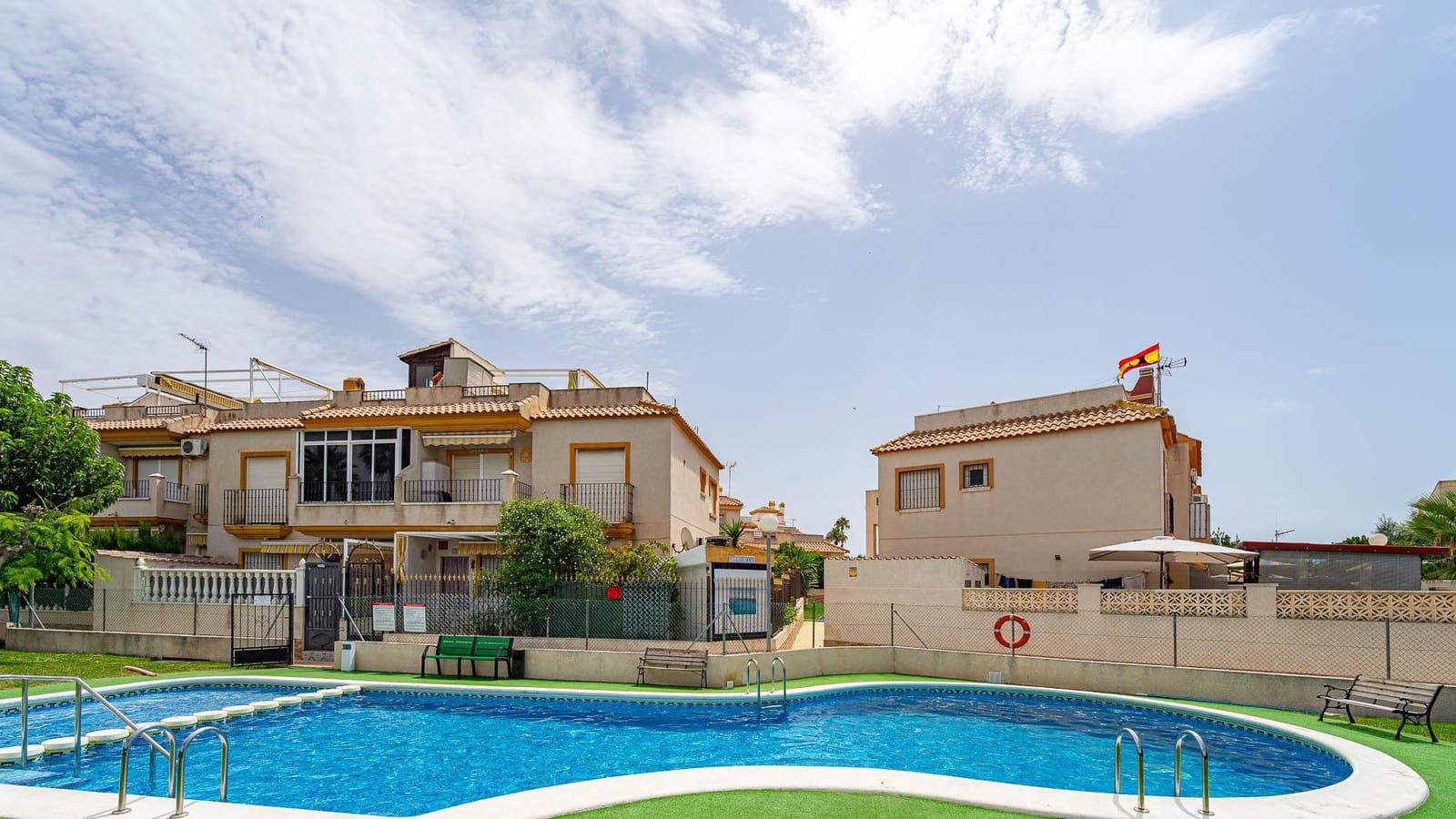 2 makuuhuone Huoneisto myytävänä paikassa Torrevieja mukana uima-altaan - 144 999 € (Ref: 9975560)