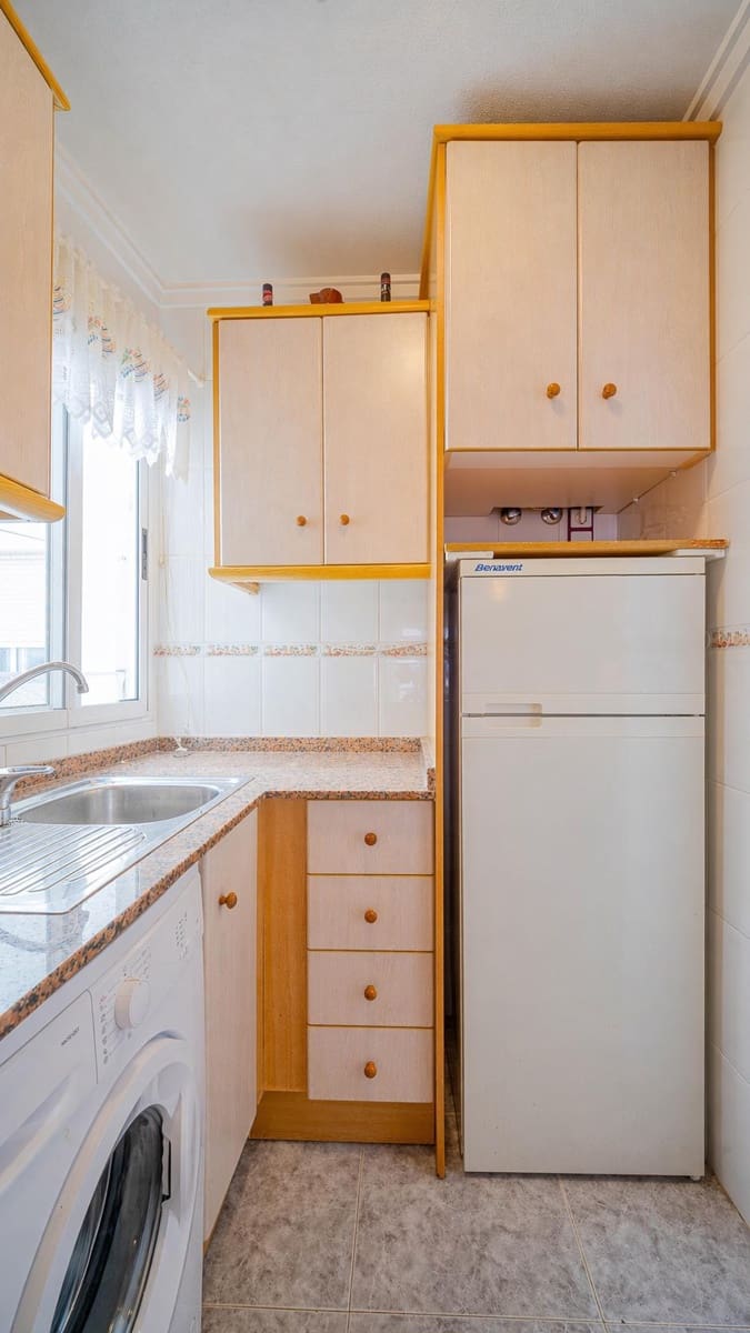 2 slaapkamer Appartement te koop in Torrevieja met garage - € 139.999 (Ref: 9979814)