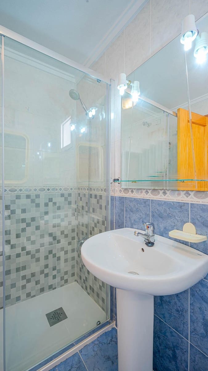 2 slaapkamer Appartement te koop in Torrevieja met garage - € 139.999 (Ref: 9979814)